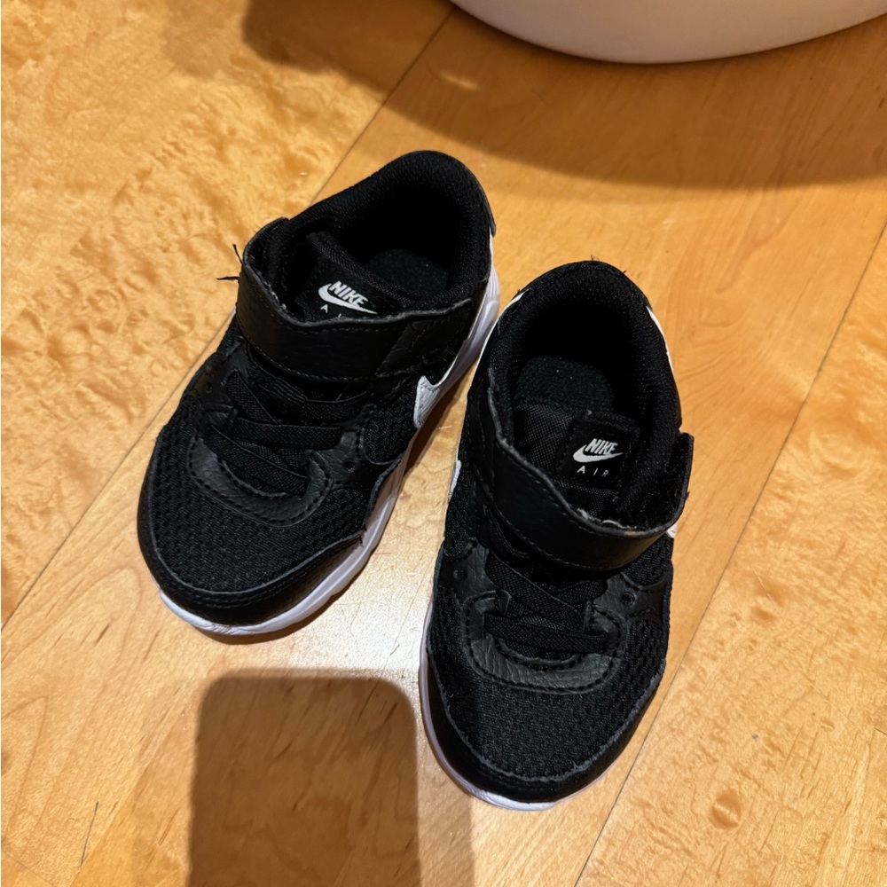 Nike baby C6 sneaker air max black good condition